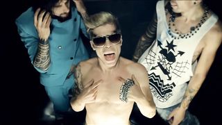 Quest Pistols feat. Artur Pirojkov - Revoluciya