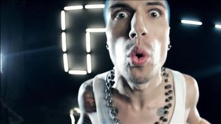 Quest Pistols feat. Artur Pirojkov - Revoluciya