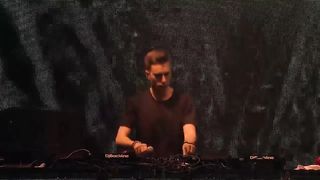 Nicky Romero premieres Linkin Park Remix at Ultra Miami 😀